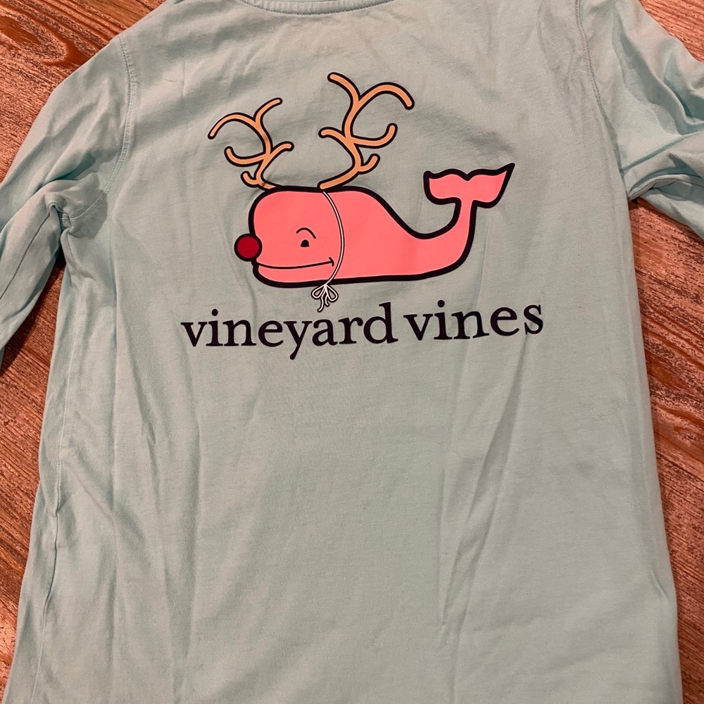 Vineyard Vine long sleeved holiday t shirt